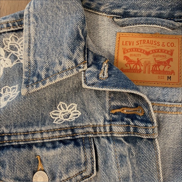 Levi’s Embroidered Jean Jacket - Picture 4 of 4